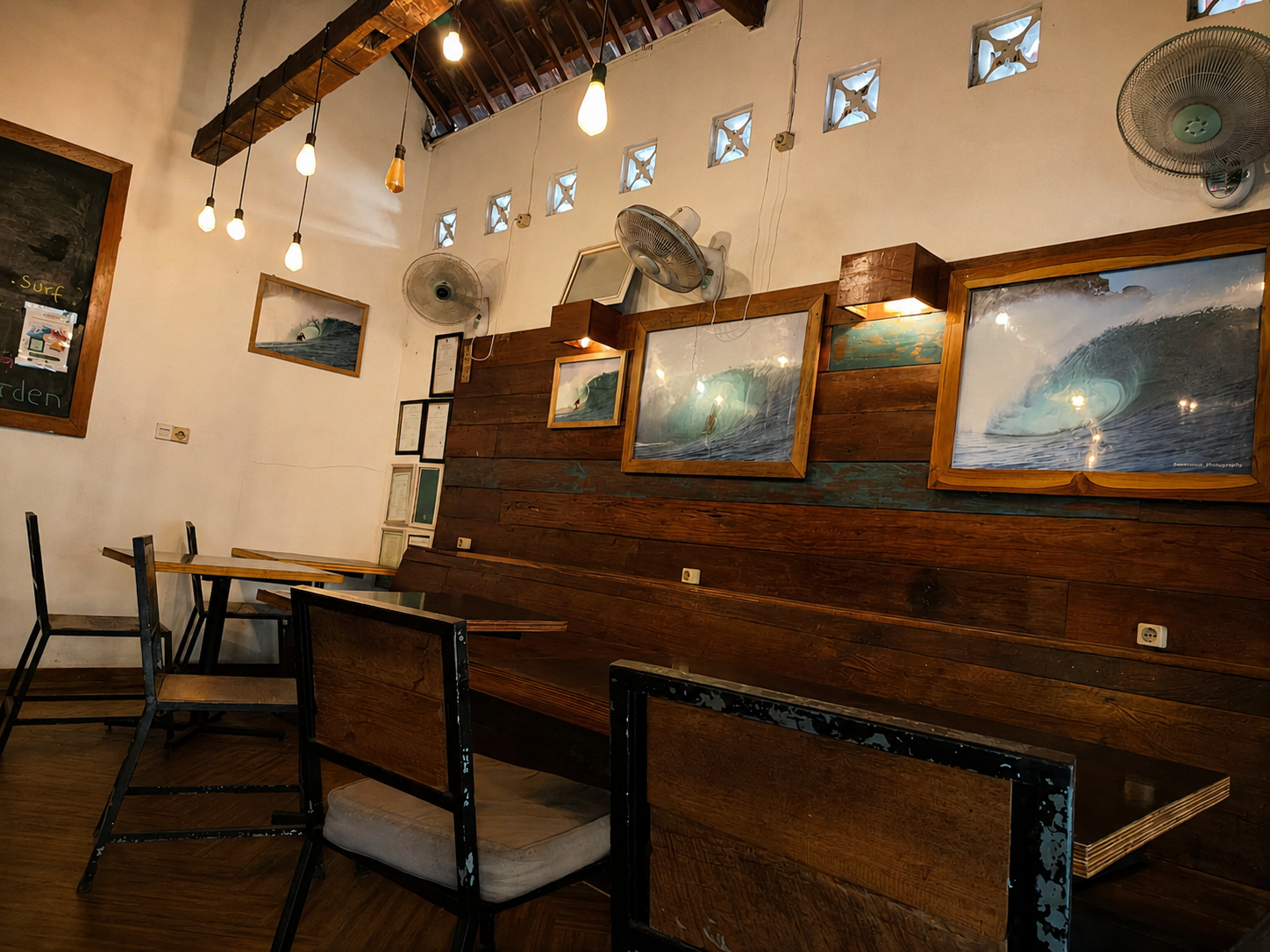 Lisa's Garden restaurant interior